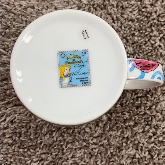 New in Box. Alice in Wonderland Mug Set - Picture 5 of 6